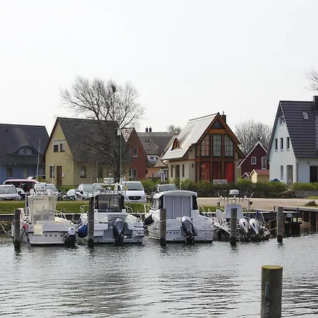 Doppelhaushaelfte Breetzer Boddentraum Im Hafendorf Holiday home Vieregge